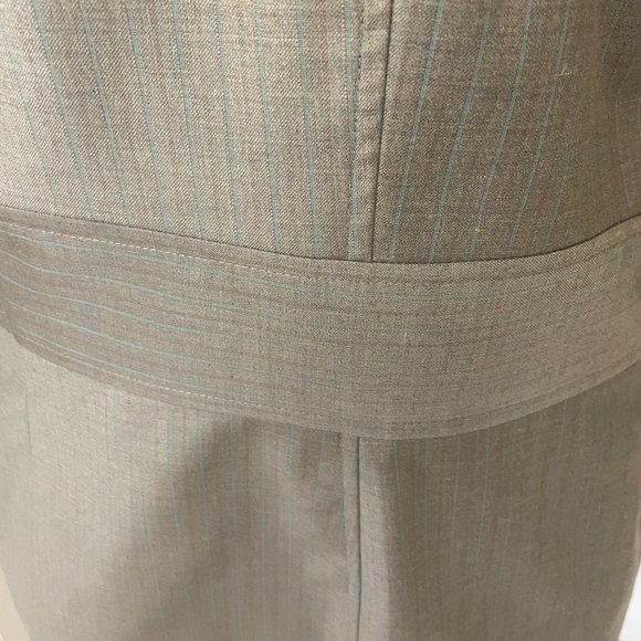 Signature by Larry Levine suit, jacket and slacks, Size 14 - Picture 4 of 13